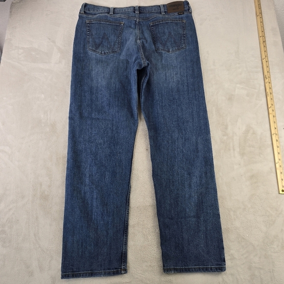 Wrangler Men's Relaxed Fit Blue Straight Jeans Sz 38x31 - Picture 2 of 10